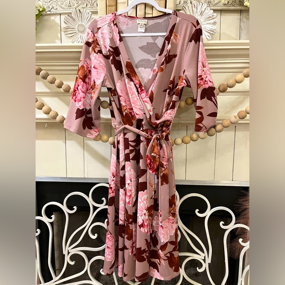En Focus Enfocus Midi Mauve Floral Wrap Stretch Dress with belt.